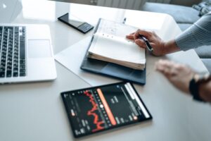 Optimizing Operational Efficiency: Leveraging Predictive Analytics for Data-Driven Decision Making